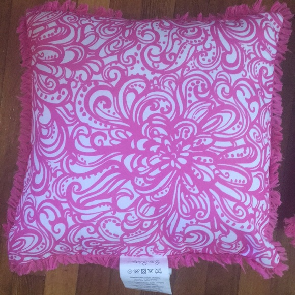 Lilly Pulitzer Indoor/outdoor pillow - Picture 2 of 3